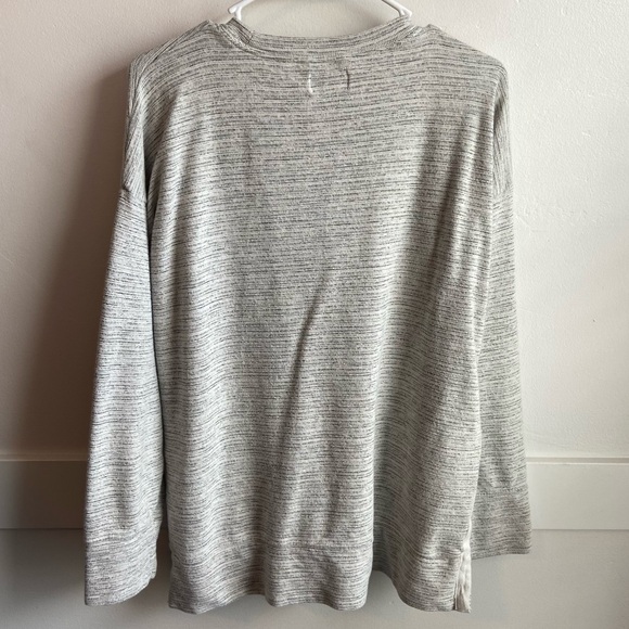 Aerie Heathered Light Gray Crewneck Sweatshirt - Picture 2 of 9